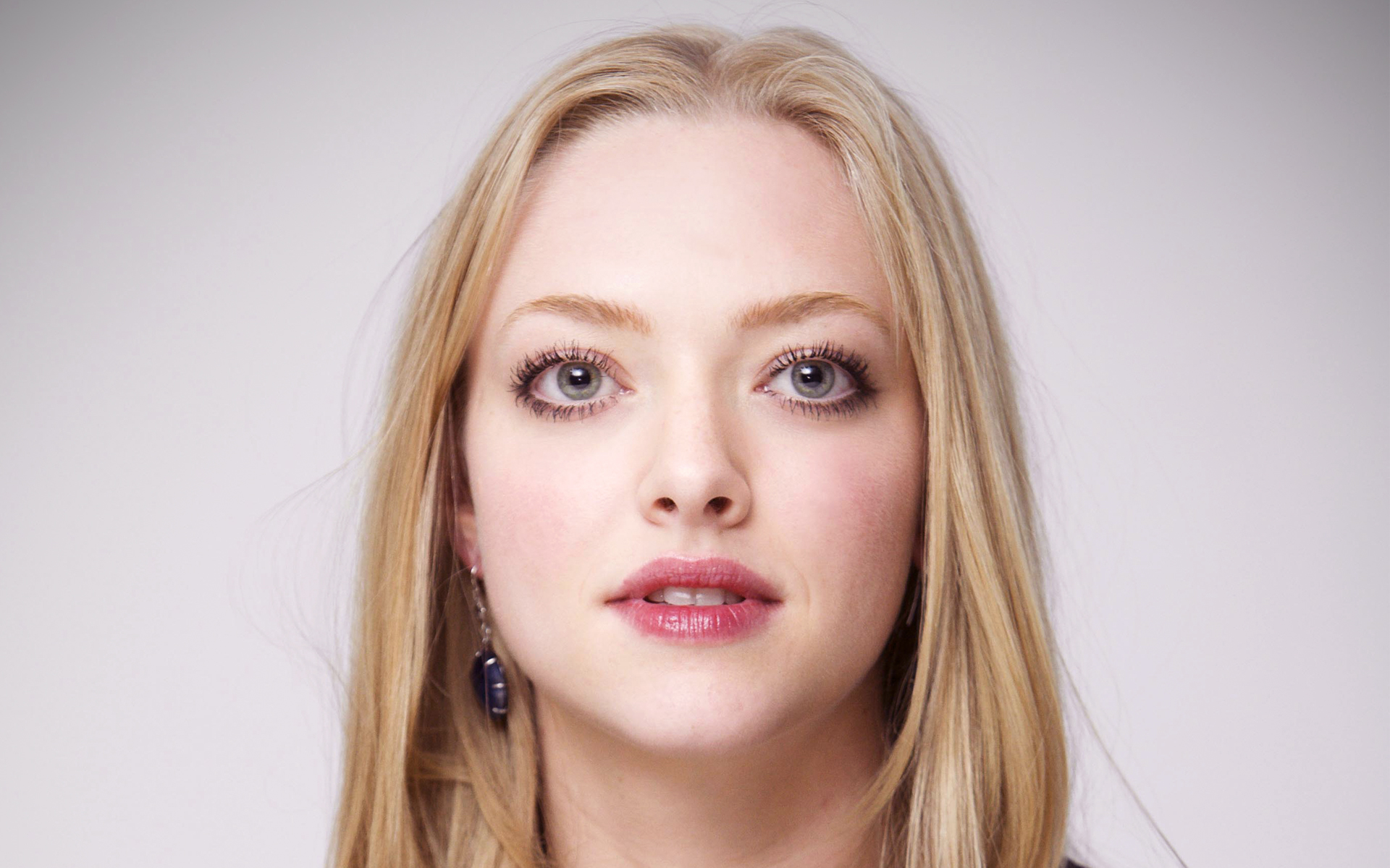 AMANDA SEYFRIED Arena Pile Top 10 Hollywood Actresses Who Have Most Beautiful Eyes