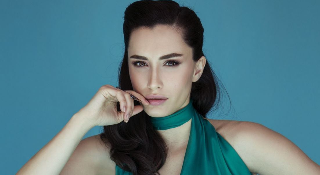 Hande Doğandemir Arena Pile Top 10 Most Beautiful Turkish Actresses