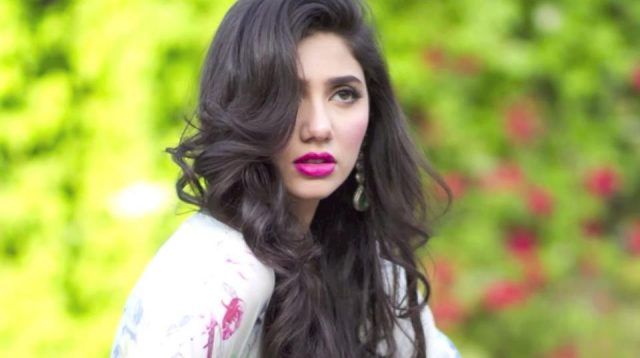 Mahira Khan Arena Pile Top 10 Most Beautiful Pakistani Actresses
