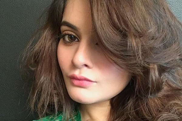 Minal Khan Arena Pile Top 10 Most Beautiful Pakistani Actresses