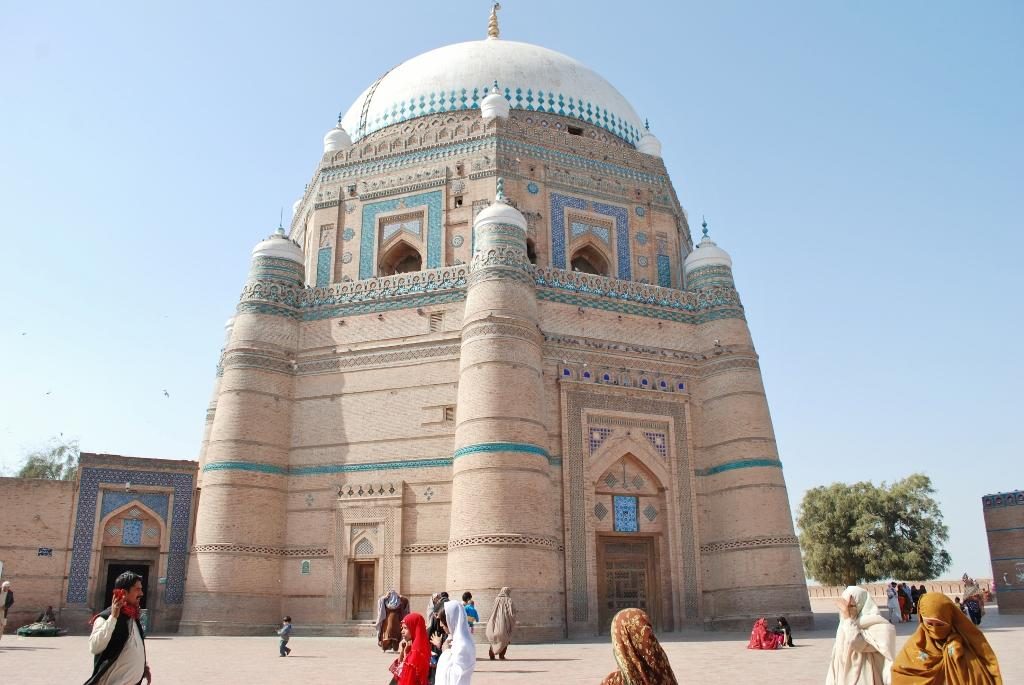 Top 5 Most Famous Sufi Shrines In Pakistan