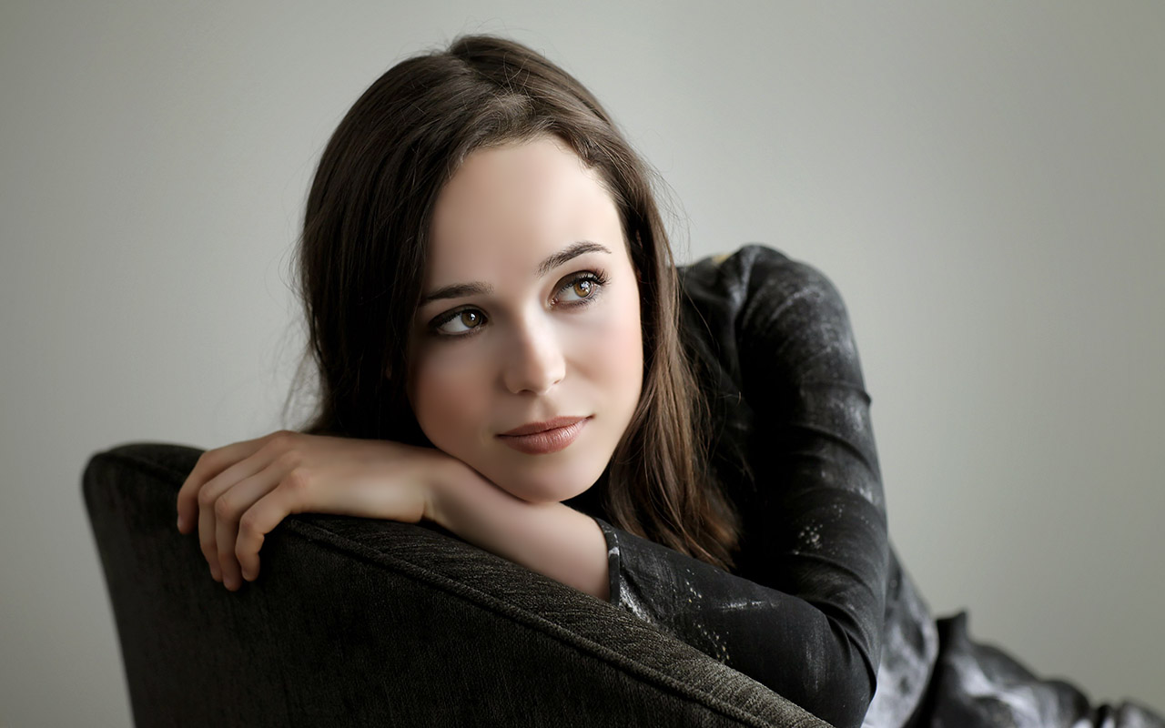 Ellen Page Arena Pile Top 10 Most Beautiful Canadian Women In The World