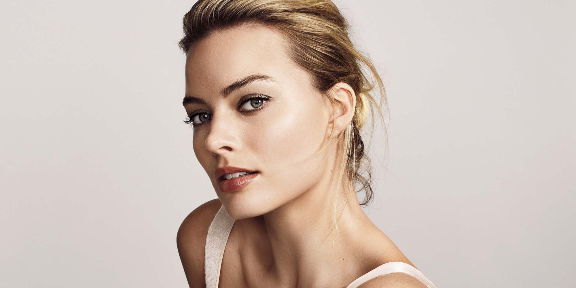 Margot Robbie Arena Pile Top 10 Female Celebrities With The Most Beautiful Faces