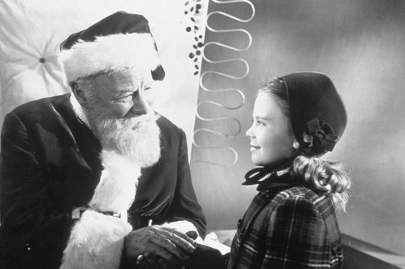 Miracle On 34th Street Arena Pile Top 10 Best Christmas Movies Of All Time
