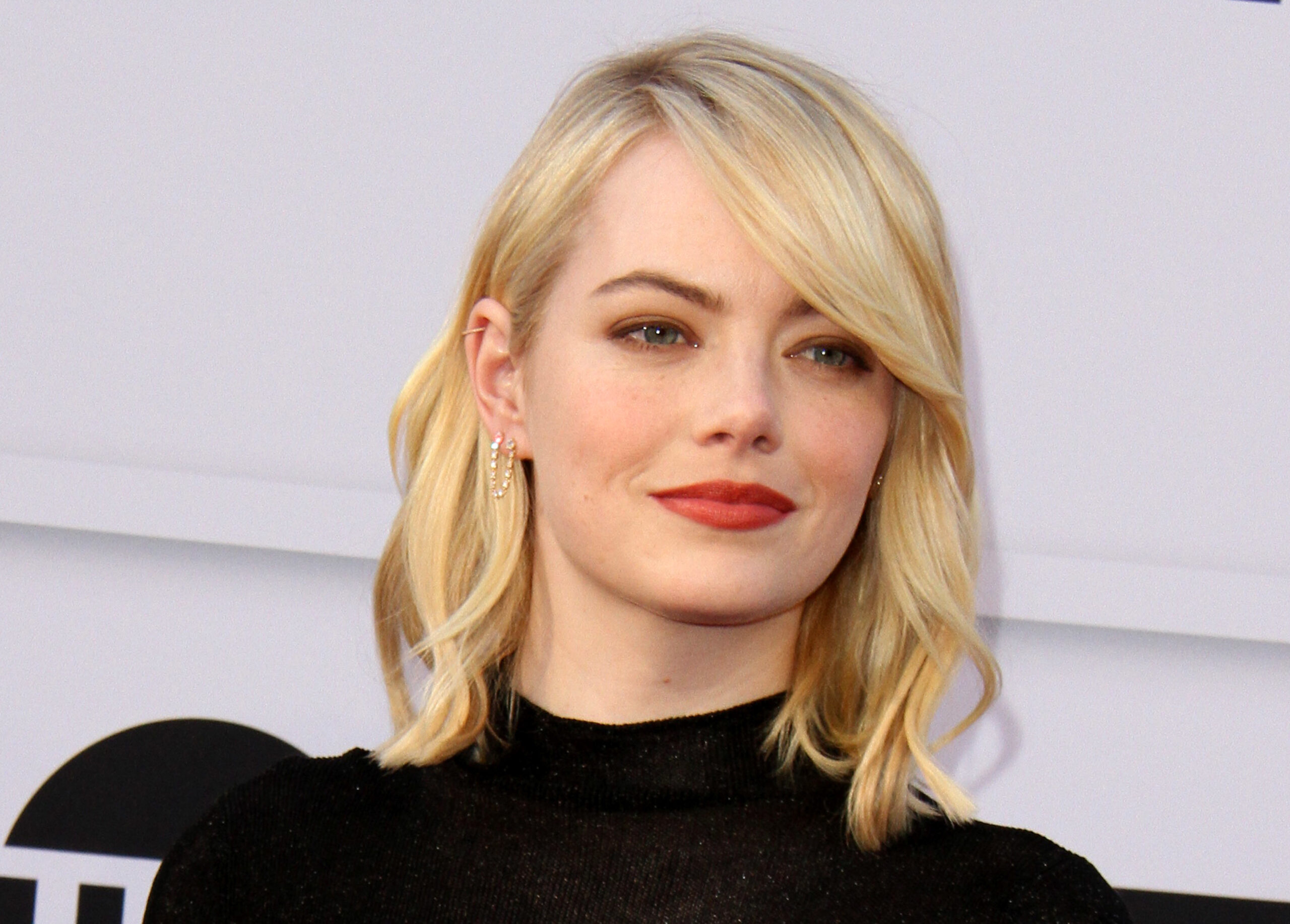 Emma Stone 2 Arena Pile Top 10 Most Hottest Hollywood Blonde Actresses