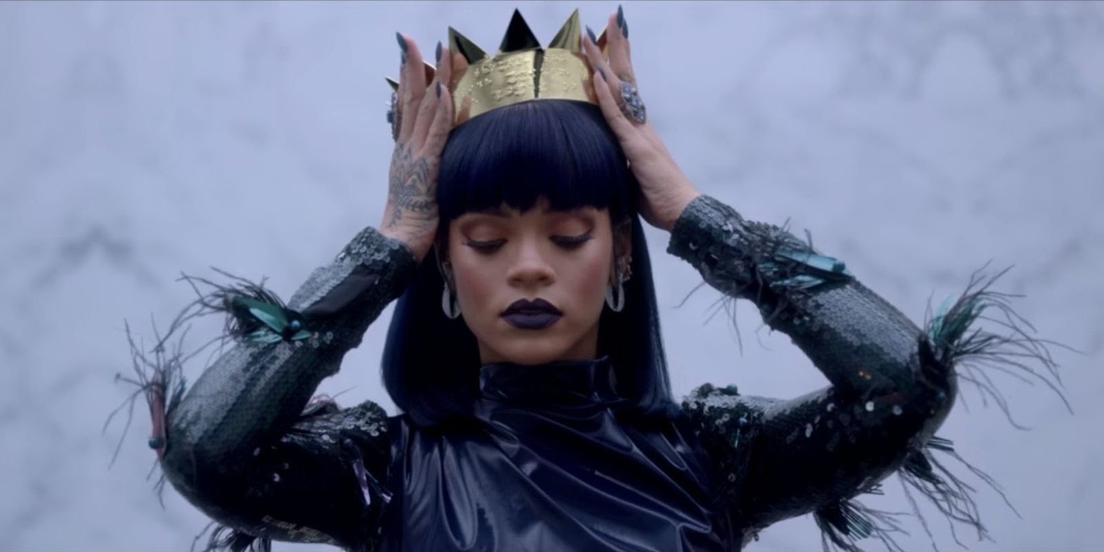 Rihanna 1 1 Arena Pile Top 10 Sexiest Women in Pop Music In The World