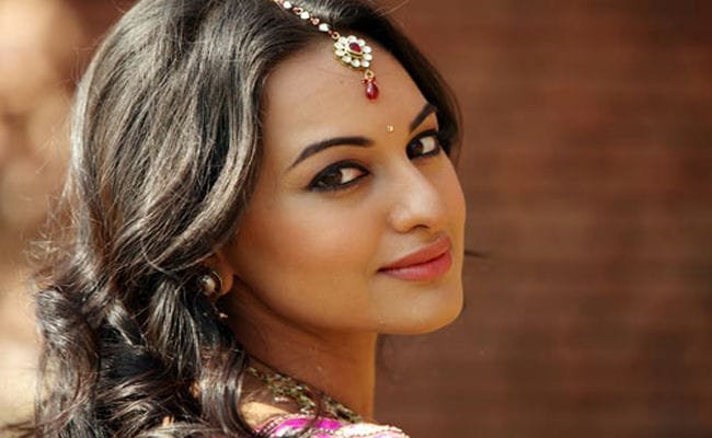 Top 10 Highest Paid Bollywood Actresses Of 2017 Top 10 Highest Paid Bollywood Actresses Of 2017