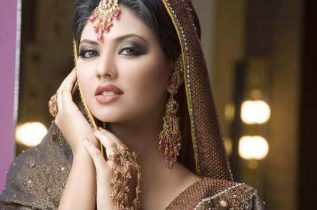 Top 10 Pakistani Actresses with Most Beautiful Eyes